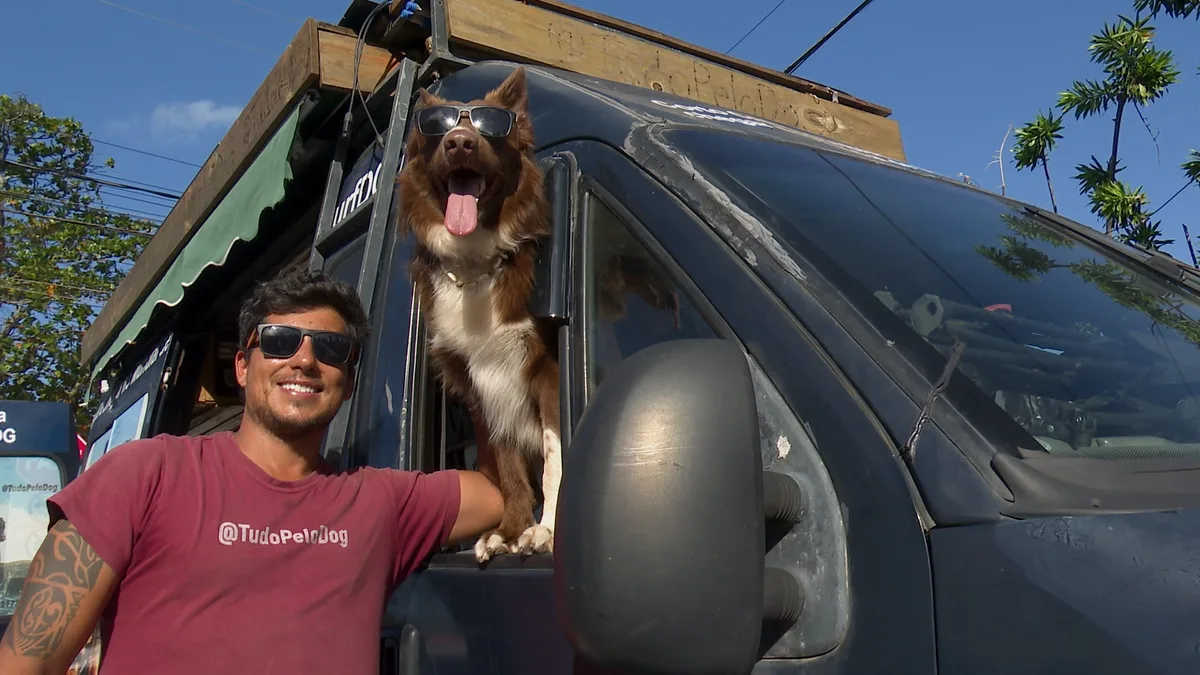 Barbeiro percorre o Brasil com cachorro surfista e sonha disputar Mundial nos Estados Unidos