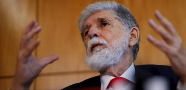 Amorim recebe missão argentina e defende 'respeito' na relação entre países