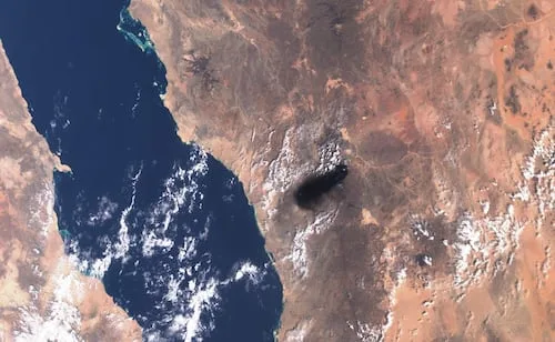 Arabia Saudita cierra el oleoducto Petroline tras sufrir varios ataques; se desconoce el origen y autor de las agresiones