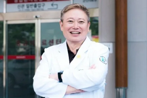 3년간 문 닫았던 시골 보건소 소아진료실…은퇴한 개원의가 열었다