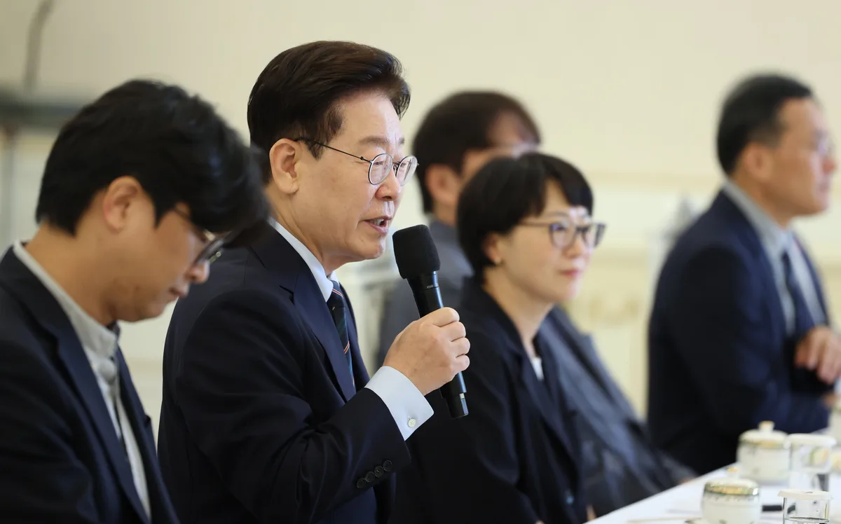 李대통령 지지율 37.4%... 8주째 하락, 취임 후 최저