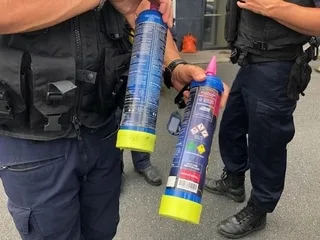 Plus de 260 bouteilles de protoxyde d’azote saisies près de Lille, deux hommes interpellés