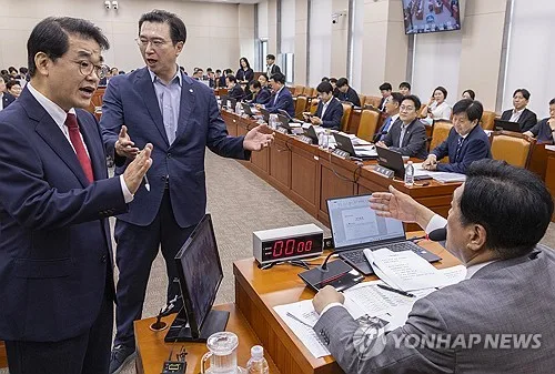 여야, 상임위 '소위 구성' 기싸움…"법안소위 내놔라"·"못준다"