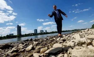 Baixos níveis do rio Reno estão prejudicando a indústria alemã