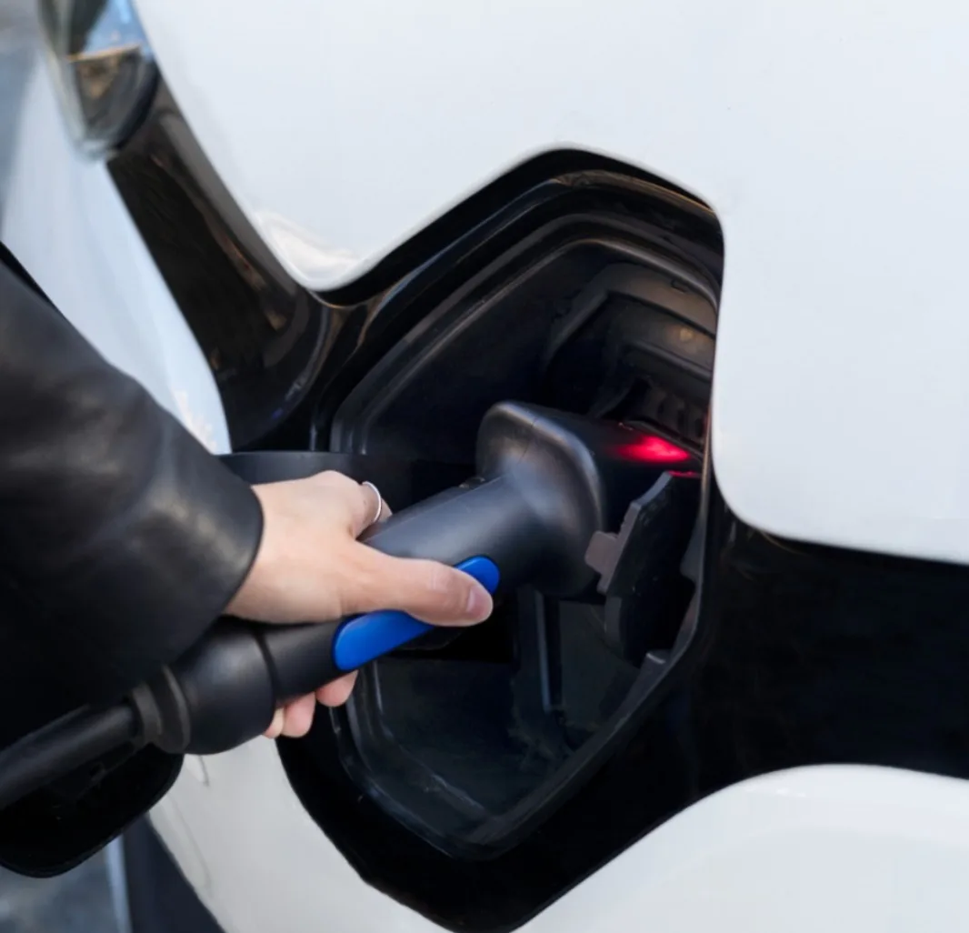 Carro usado sem rodízio? Veja 3 elétricos e híbridos a partir de R$ 73 mil