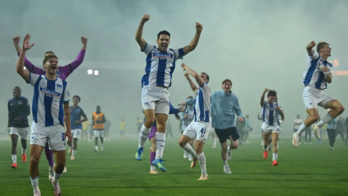 2. Fußball-Bundesliga: „Unfassbares Spiel“ : Hertha BSC gewinnt bei Spektakel