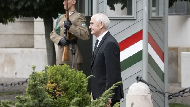 Baka assume Presidência da Hungria para romper com legado de Orbán
