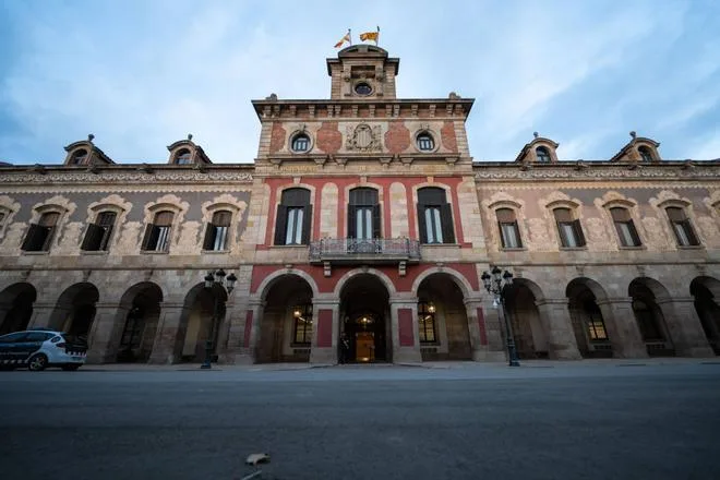 La ampliación del Parlament arranca con las obras de la nueva pasarela y pendiente de la reubicación del párking
