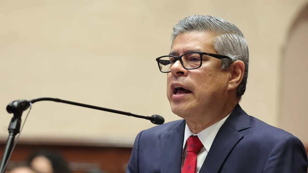 Luis Galarreta plantea sacar de penales a presos por delitos menores para que trabajen en cuarteles