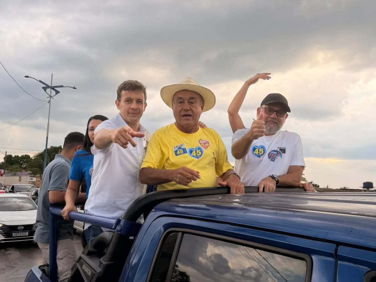 Mesmo com chuva , apoiadores de Bocalom e Velloso participam de carreata na Baixada da Sobral