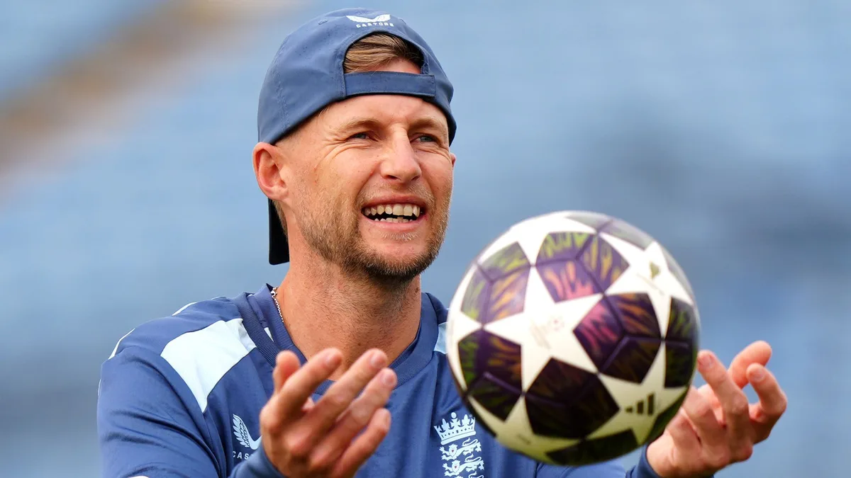 Robinson takes first-ball wicket for England vs Pakistan at Headingley LIVE!