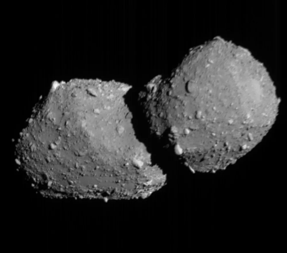 はやぶさ2の新たな成果、史上最接近の小惑星フライバイを達成