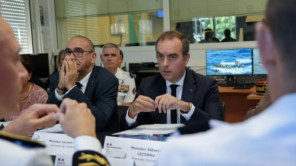 À Mayotte, Sébastien Lecornu veut continuer à «dessiner une muraille» contre l’immigration clandestine