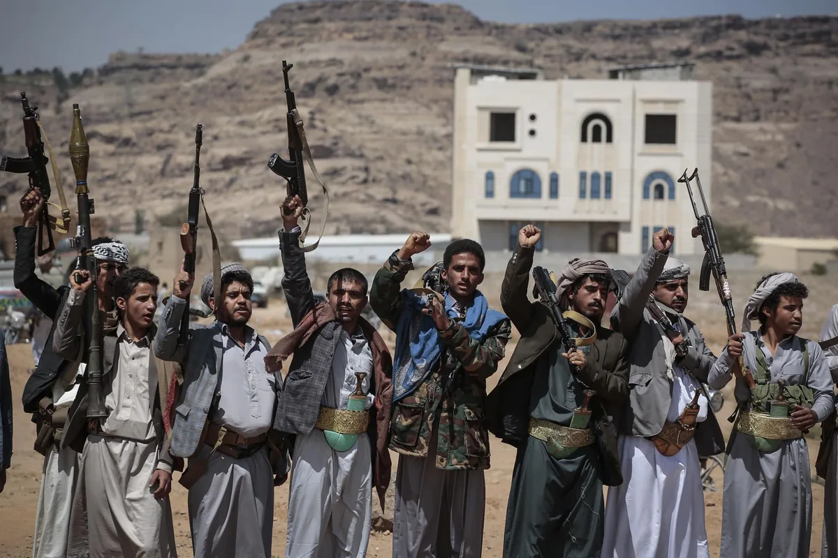 Los rebeldes hutíes de Yemen reivindican un ataque contra un buque militar saudí frente al puerto yemení de Moca
