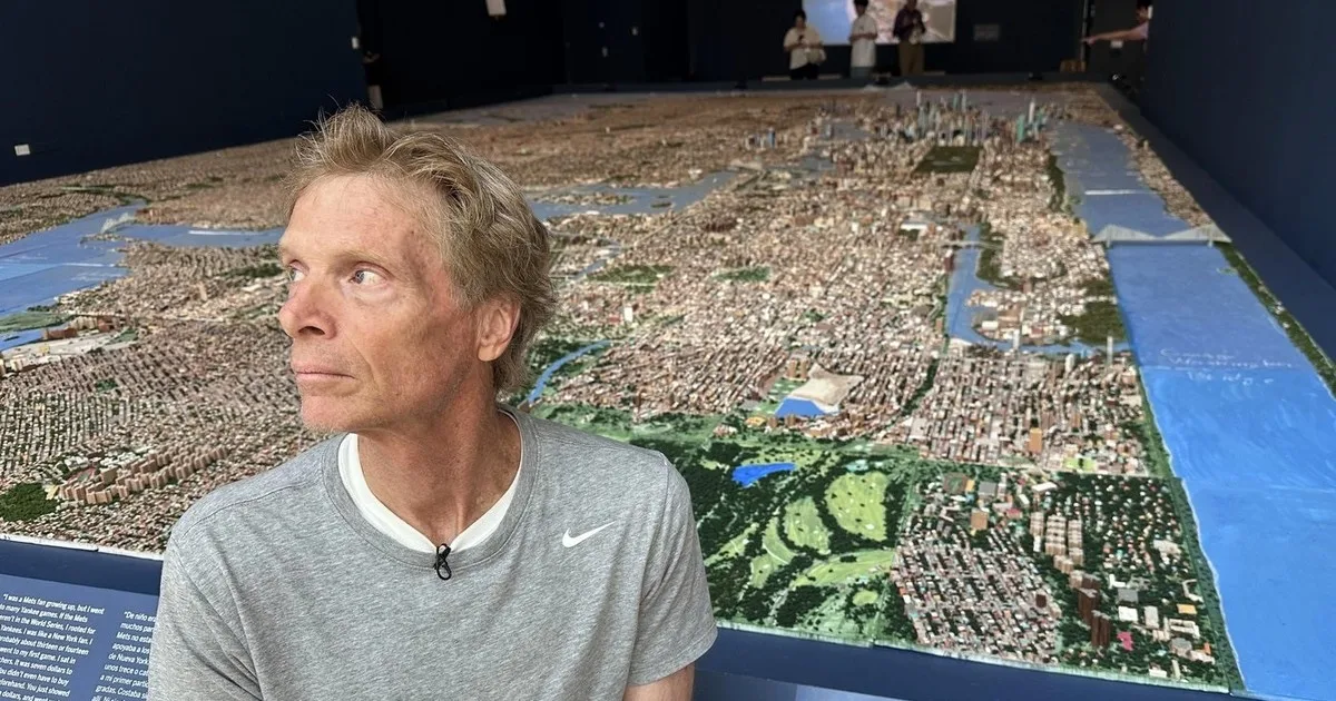 Un camionero construyó por diversión una maqueta de Nueva York con más de 800.000 estructuras: hoy su obra se exhibe en el Museo de la Ciudad