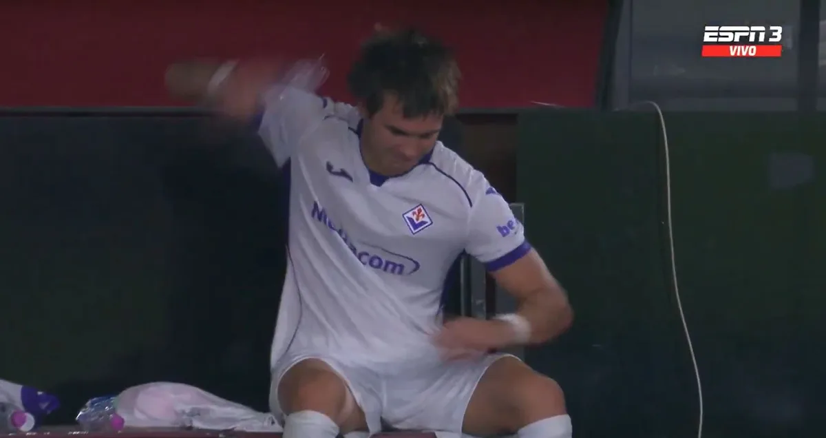 El gesto de furia de Franco Mastantuono en la dura derrota en su debut en la Fiorentina ante la Roma