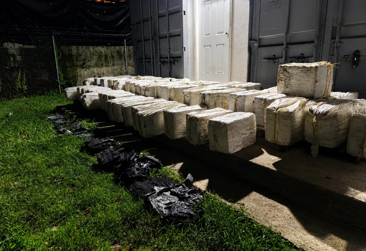 Honduras golpea dos rutas del narcotráfico en un solo día y decomisa más de 1,7 toneladas de cocaína