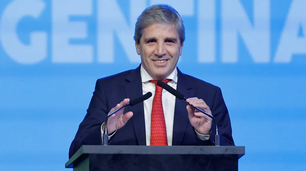 Luis Caputo viaja a la cumbre del G20 a defender el programa económico del Gobierno: se espera que se reúna con Scott Bessent