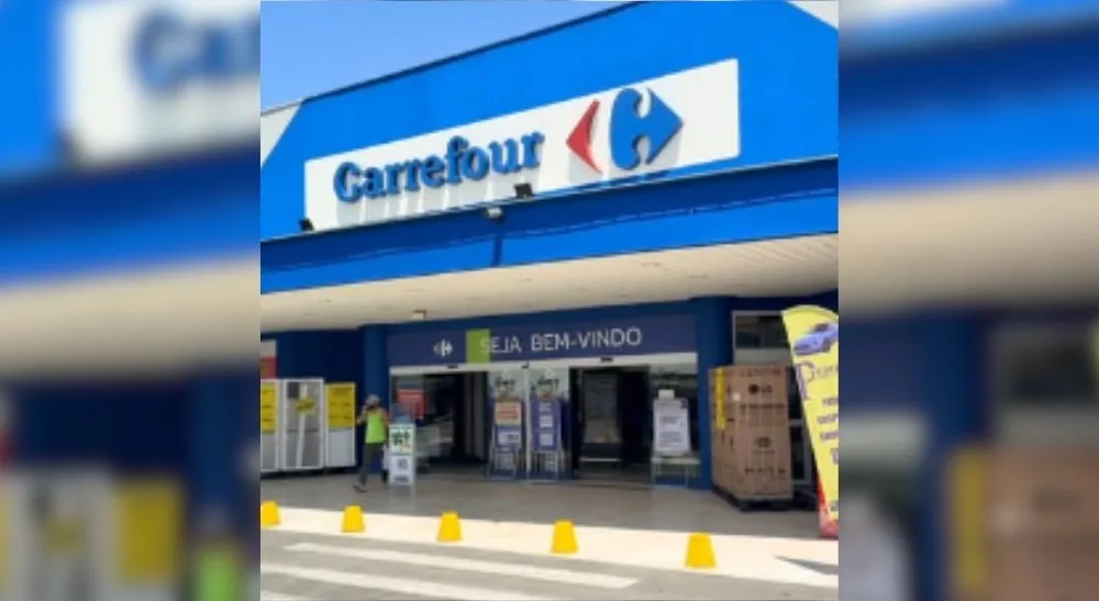 Promotor de vendas denuncia fiscal de hipermercado após ameaça de revista por causa de cabelo crespo
