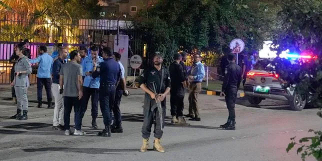 Au Pakistan, Imran Khan, ancien premier ministre, a été reconduit en prison après son transfert à l’hôpital