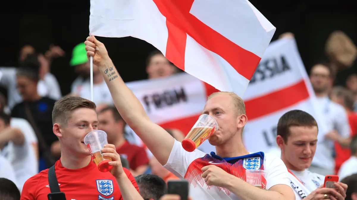 Premier LEague: Britischer Premier will Alkohol-Verbot kippen