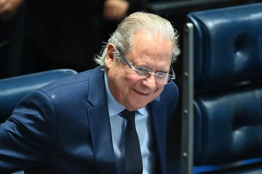 Filho de Renato Russo autoriza Dirceu a usar música do Legião Urbana na campanha