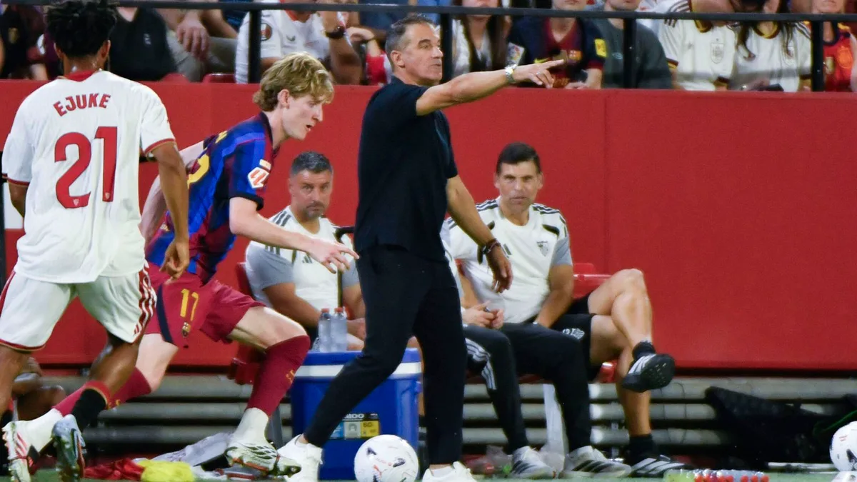 Luis García, entrenador del Sevilla, tras su derrota contra el Barça: "Raphinha ni está nominado para la Balón de Oro. Hay cosas en el fútbol que todavía no entiendo"
