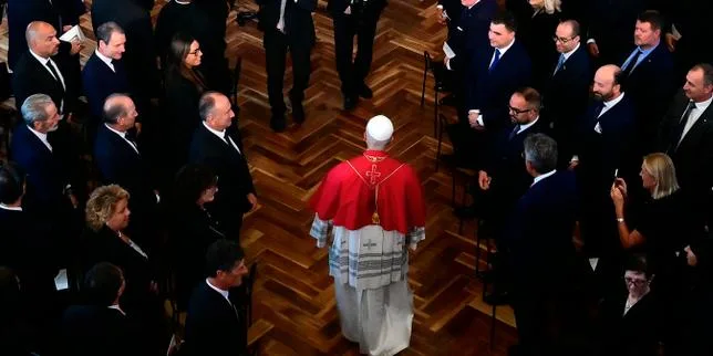 Voyage du pape Léon XIV en France : dix articles du « Monde » pour comprendre le début de son pontificat