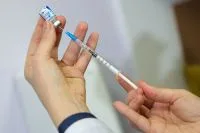 Sem pisar na academia: o circuito caseiro de 4 minutos criado por especialista para travar a perda de músculos após os 60 anos