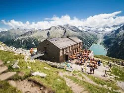 Unglück bei Familien-Bergtour: Deutscher stürzt in Zillertaler Alpen in den Tod