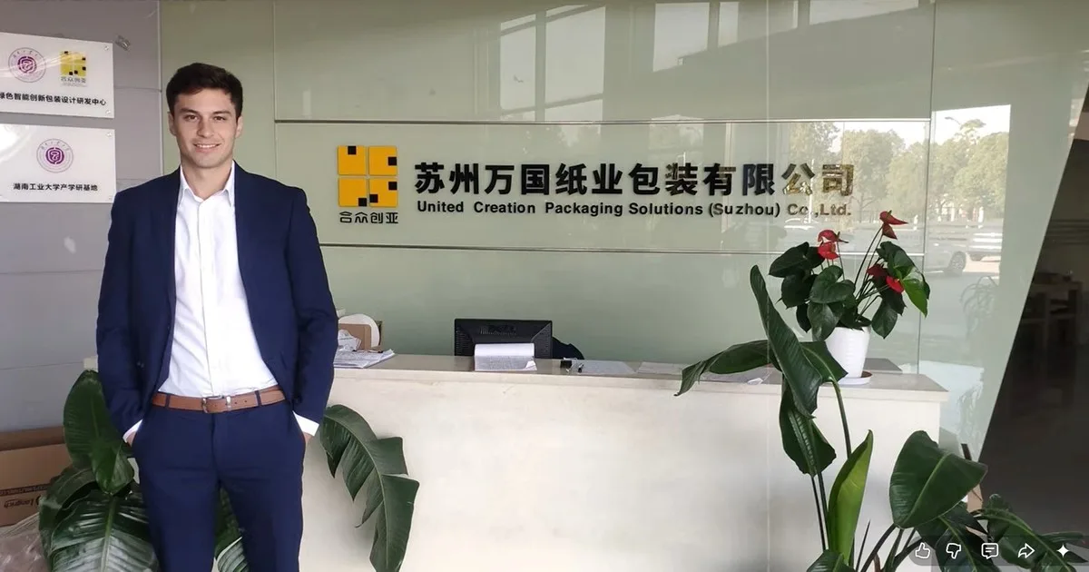 Emigró a China siendo abogado y terminó trabajando en una fábrica: "La única persona que hablaba inglés era mi jefe y mis compañeros empezaron a evitarme"