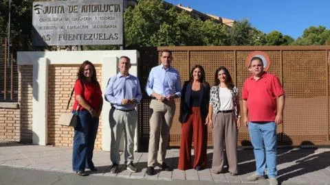 El PSOE estrecha el cerco sobre Moreno Bonilla por el caos del transporte escolar: "¿Por qué han esperado hasta septiembre?"