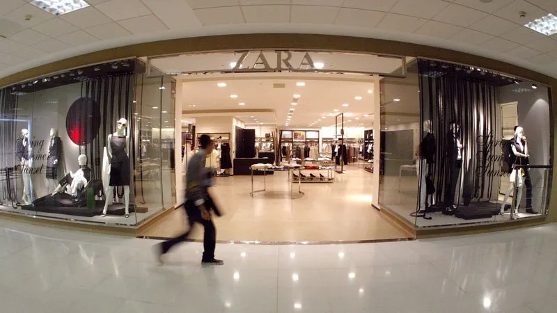 Elle n'est pas la "chouchoute" de la famille, elle n'a jamais travaillé chez Zara mais elle pèse 11 milliards d'euros: l’empire discret de Sandra Ortega, la femme la plus riche d’Espagne et héritière du groupe de mode Inditex