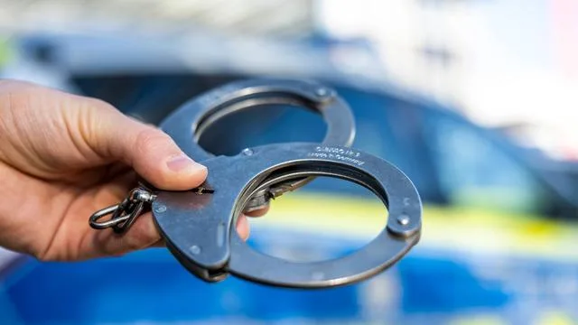 Mordkommission: Frau springt nach Angriff aus Fenster - Bruder festgenommen