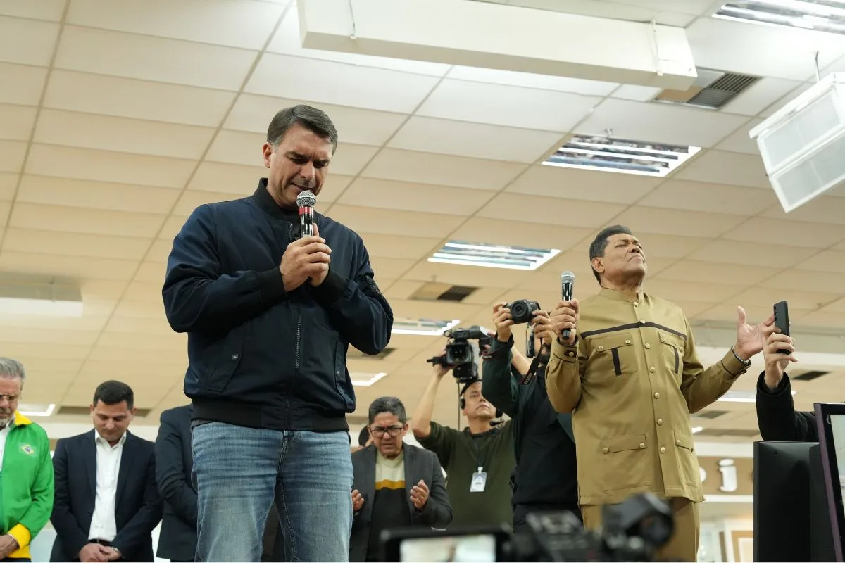 Frente evangélica de apoio a Lula diz que Flávio eleito seria "retrocesso"