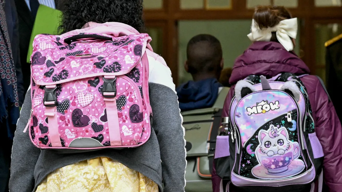11,6 millions d'élèves font leur rentrée, marquée par quelques nouveautés dont l'interdiction du portable au lycée