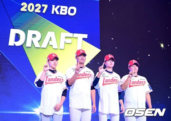 [사진]SSG의 미래..2027 KBO 신인드래프트 지명자들