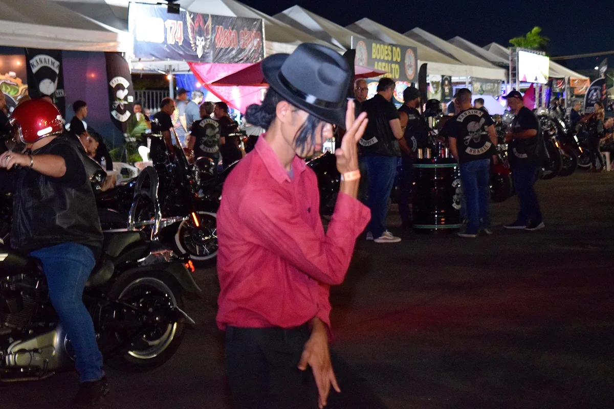 'Michael Jackson' de Roraima une passos do rei do pop com forró de galeroso e transforma paixão em trabalho