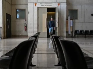 Il agresse une personne âgée pour lui voler son portefeuille et s’acheter du crack