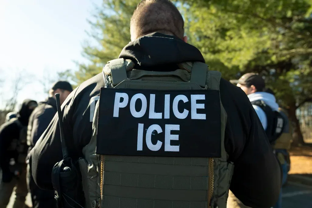 Agente de ICE acusado de disparar a venezolano compareció ante un tribunal en Minnesota