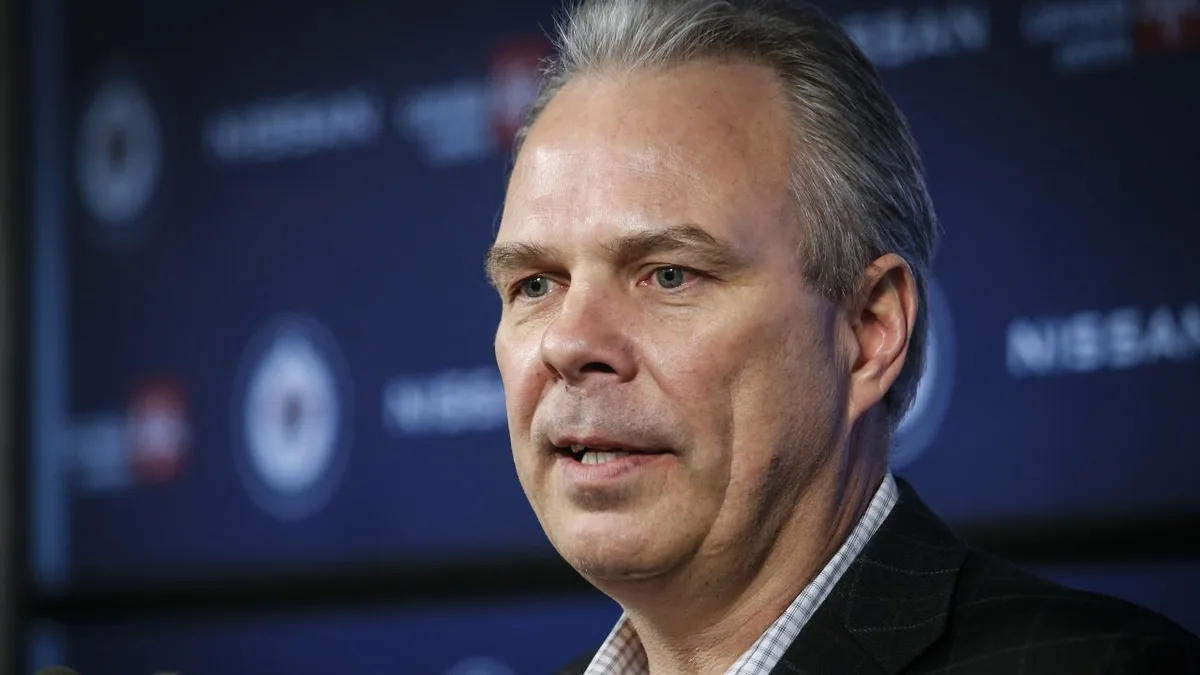 Why Jets should use Hughes trade return as benchmark for Hellebuyck deal