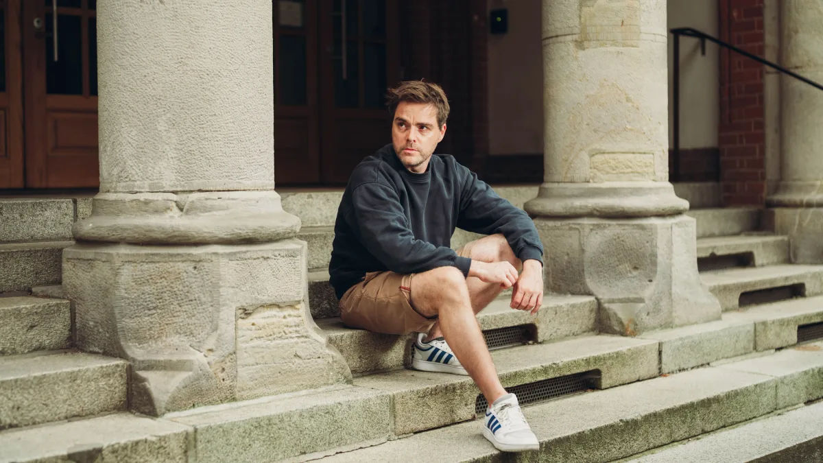 Kolumne „Boys Do Cry“: Freundschaft ist, gemeinsam eine Schrankwand zu schleppen