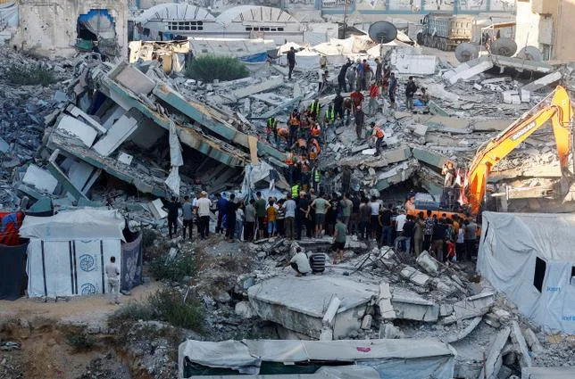 À Gaza, l’effondrement d’un immeuble endommagé par la guerre provoque une “catastrophe humanitaire”