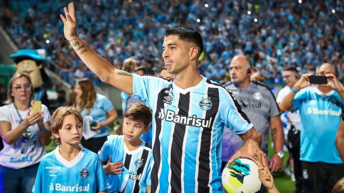 Luís Suárez cobra dívida do Grêmio após erro de cálculo durante rescisão contratual; entenda