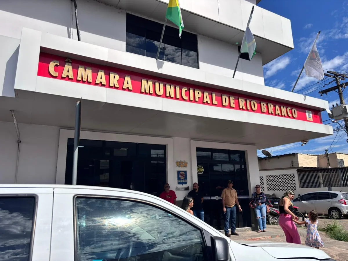 Com salários de até R$ 6 mil, inscrições para concurso da Câmara de Rio Branco são prorrogadas