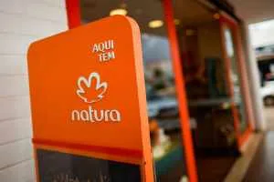 Como a implementação de um sistema de gestão derrubou as receitas da Natura (NATU3)