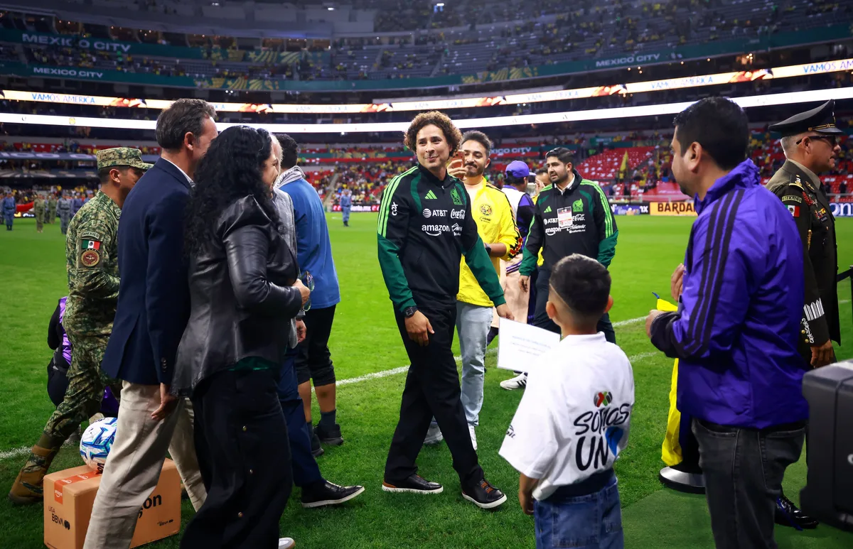 Guillermo Ochoa vive emotivo reencuentro con Rafa Márquez, Henry Martín y Malagón en el Estadio Azteca