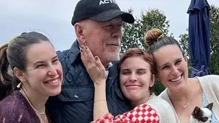 Bruce Willis reapareció en la boda de su hija menor con Demi Moore