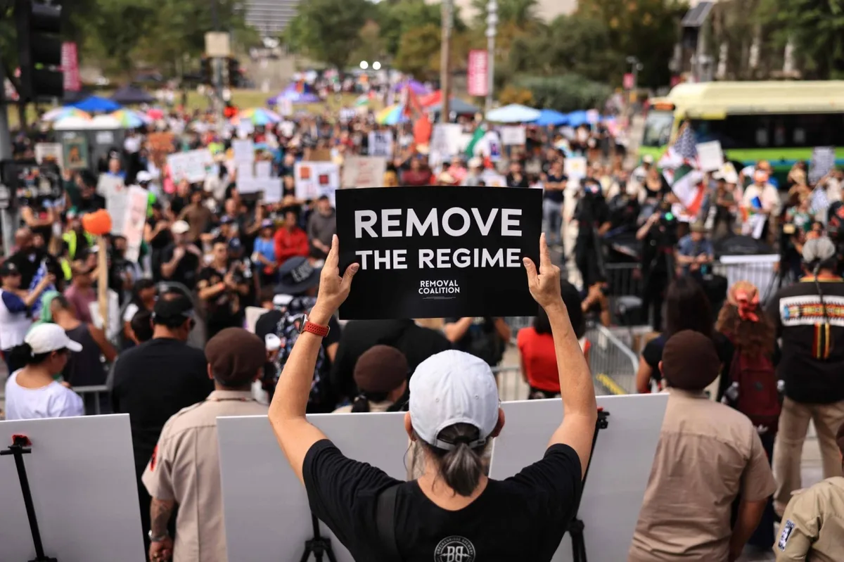 Across U.S., ‘No Kings’ events seek to boost early voting
