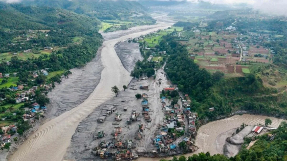 Lago de 2 milhões de m³ se forma após deslizamentos no Nepal e pode romper com a chuva, provocando um segundo desastre; mortes passam de 300